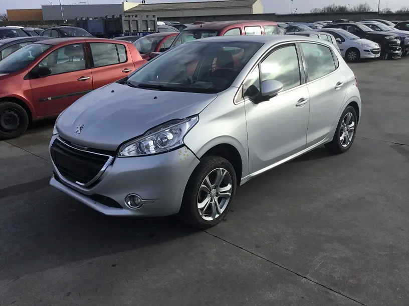 Peugeot 208 1,6 HDI 92 à la pièce (0050191)