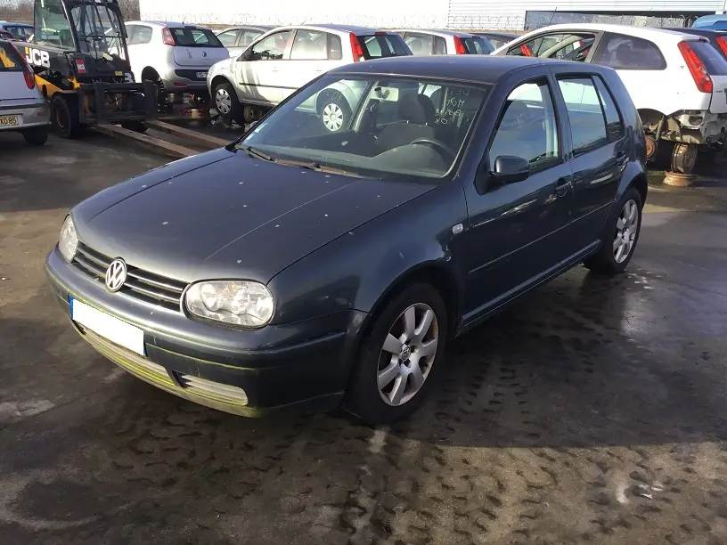 Volkswagen Golf IV 1,6 ESS à la pièce (0668211)