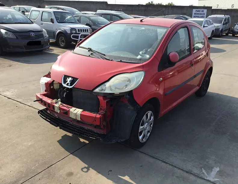 Peugeot 107 1,0 12V 68 à la pièce (0211261)