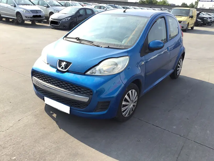 Peugeot 107 1,0 12V 68 à la pièce (0514261)