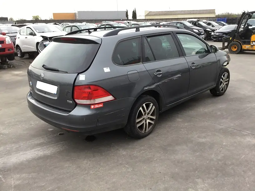 Volkswagen Golf V SW 1,9 TDI  à la pièce (0653231)