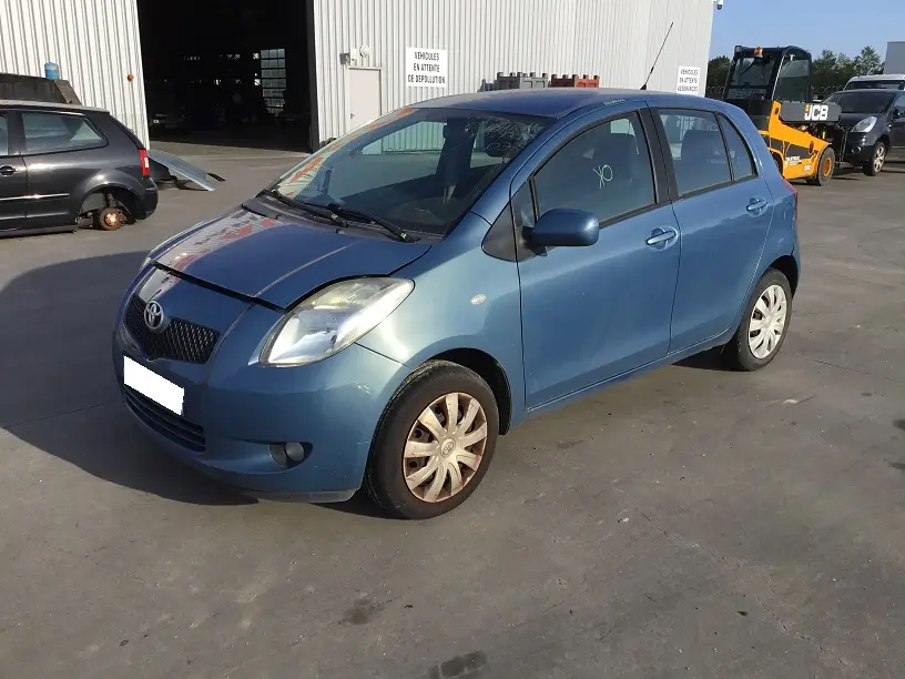 Toyota Yaris II 1,4 TDI 90 à la pièce (1170231)