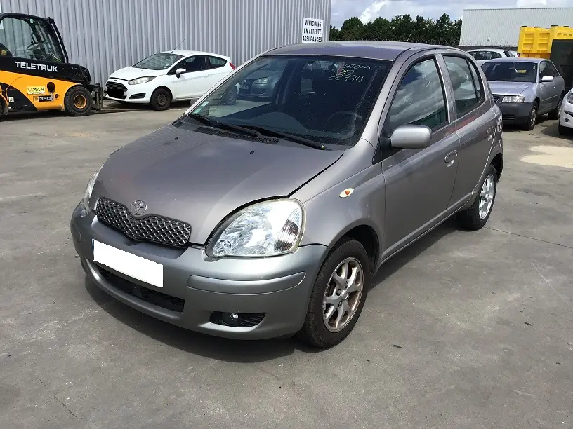 Toyota Yaris 1,4 D-4D 75 à la pièce (0545261)