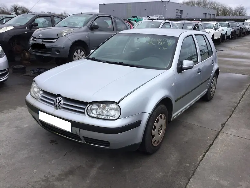 Volkswagen Golf IV 1,6 ESS 105 à la pièce (1366231)