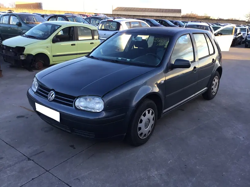 Volkswagen Golf IV 1,9 SDI 68 à la pièce (0832241)