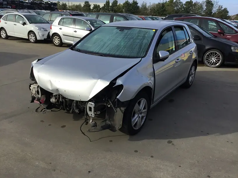 Volkswagen Golf VI 2,0 TDI 110 à la pièce (1118221)
