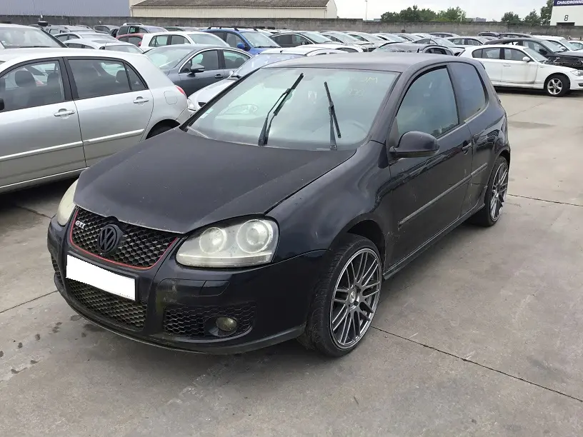Volkswagen Golf V 2.0 ess à la pièce (1430211)